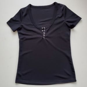 Short sleeve with 5 snap buttons black t-shirt